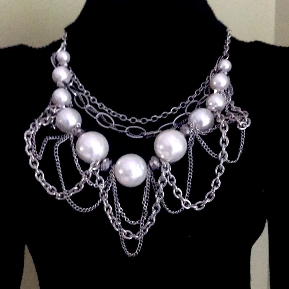 Silver and pearl necklace